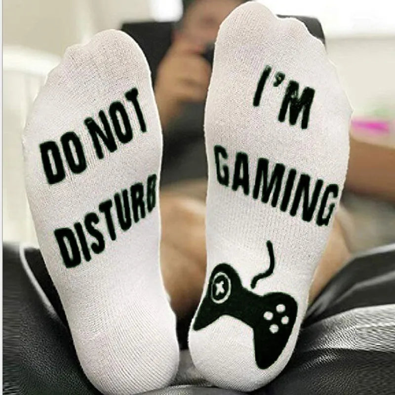 "Letter Socks for Boyfriend: "DO NOT DISTURB, I'M GAMING" - A Fun and Practical Anniversary or Valentine's Day Gift, Perfect for Parties and as a Thoughtful Gesture."