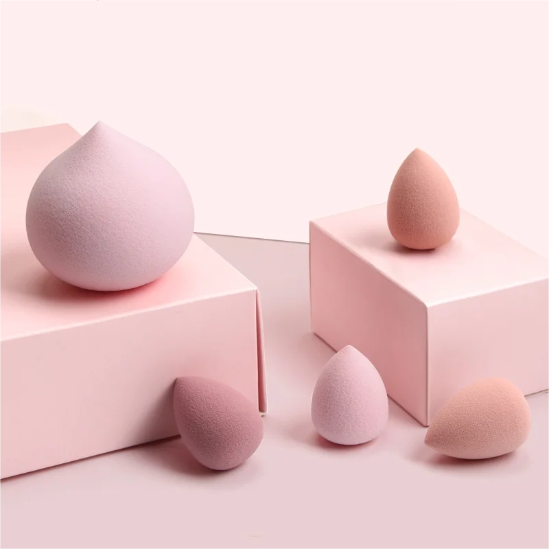 Get flawless makeup with our Mini Cosmetic Egg set. These dual-use foam puffs blend wet and dry products seamlessly. With five pieces per set, they're essential for achieving a smooth finish.